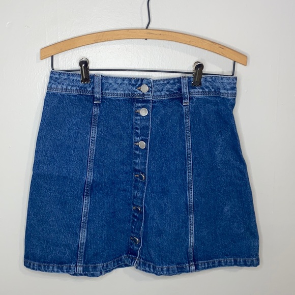 🪩H &M Divided Denim buttoned skirt! - Picture 2 of 7